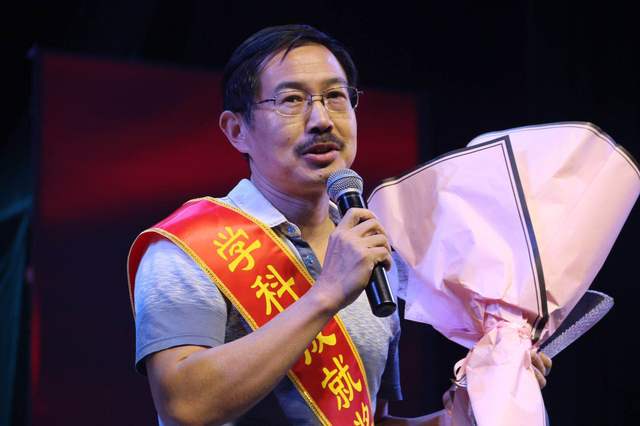 医院副院长秦勇获得学科成就奖